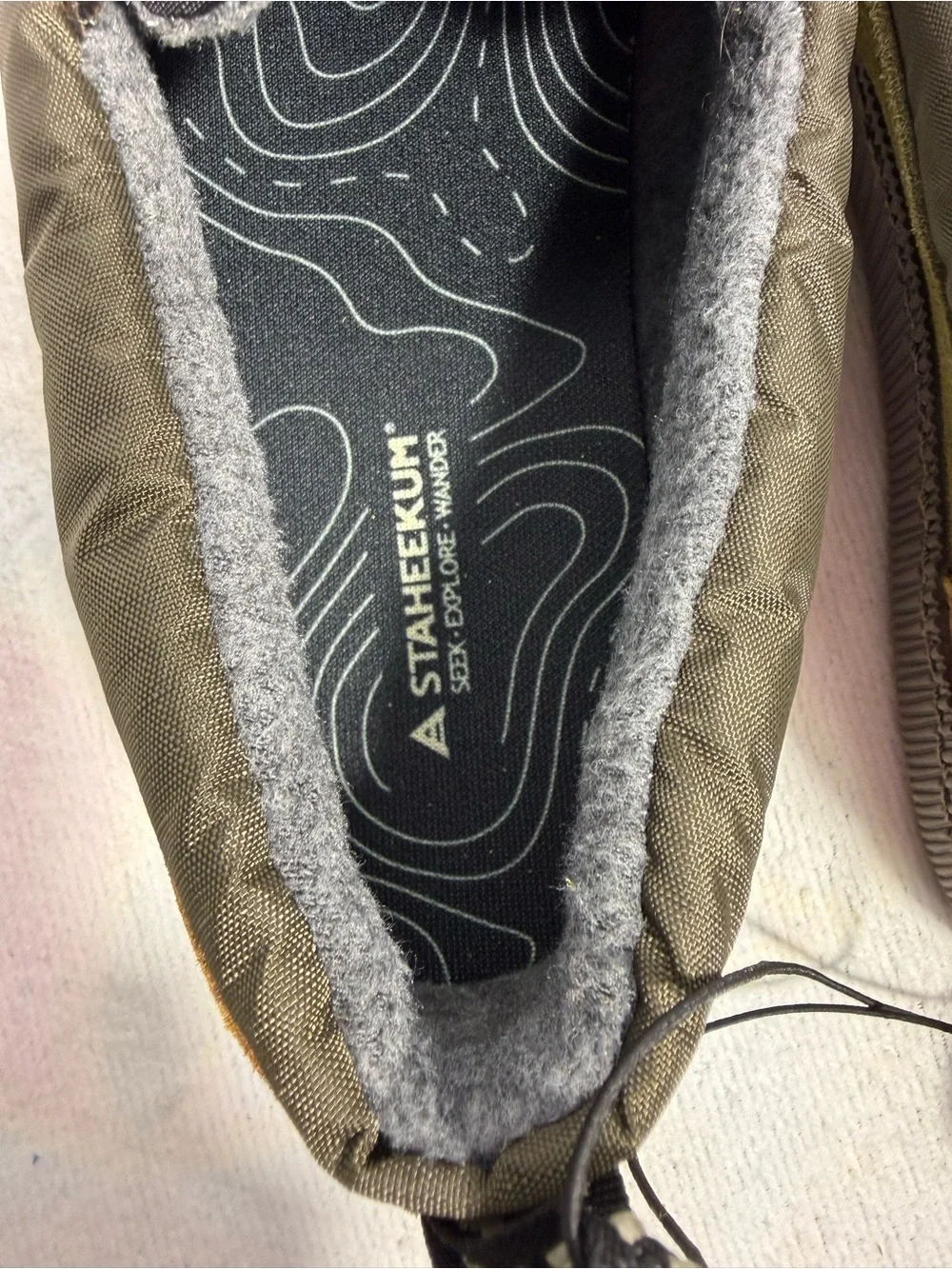 Staheekum Men’s Puff Slip-On Shoes Size 11 Black Quilted Camping Slippers NWT